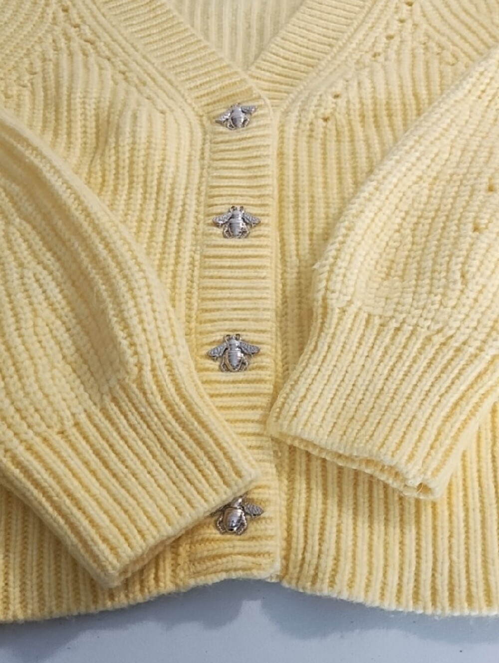 🐝Soft Yellow V‑Neck Honry Bee Button Cardigan Sweater Size Medium🐝 - Picture 7 of 10